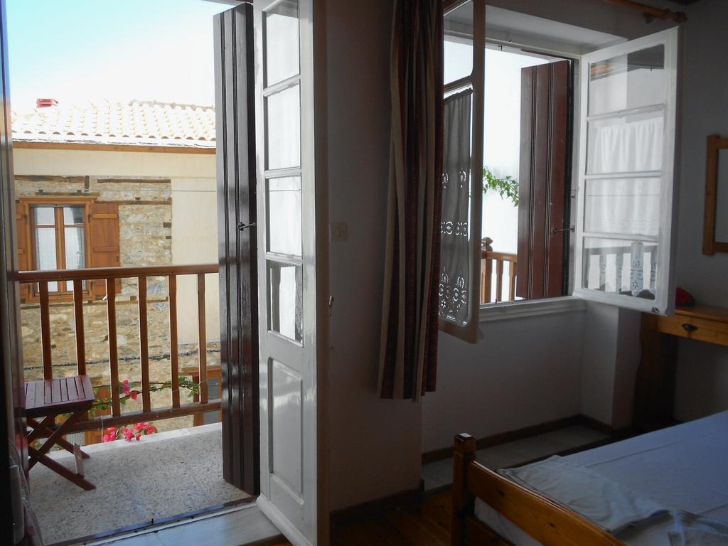 Aggela Guesthouse سكوبيلوس تاون الغرفة الصورة